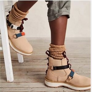 Sorel hi line chelsea boots